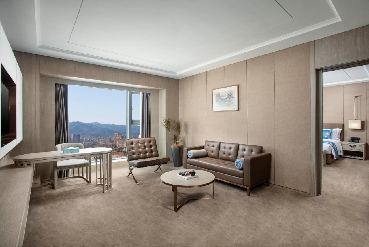Kunming Huiyue Wyndham Hotel Bagian luar foto
