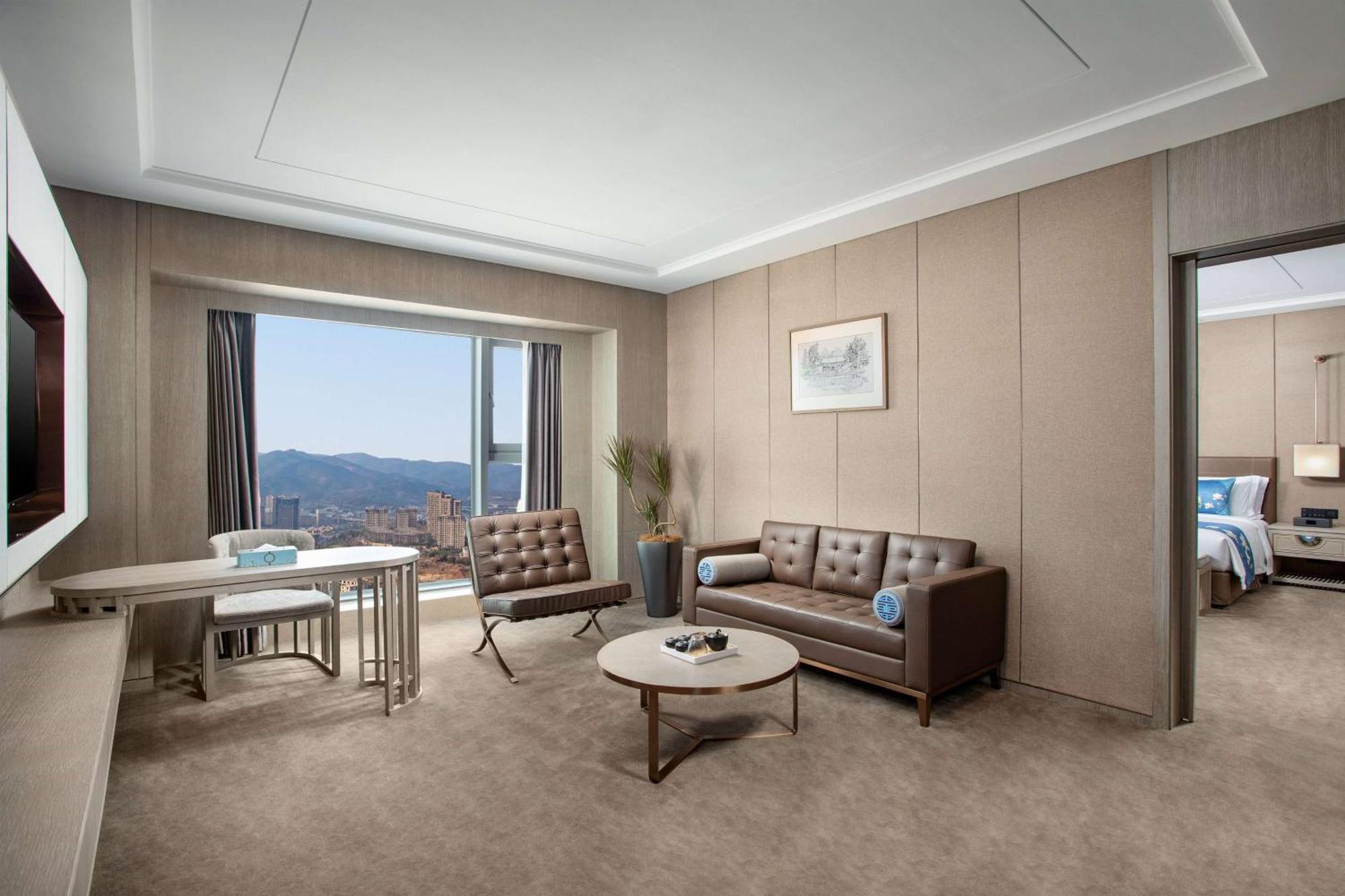 Kunming Huiyue Wyndham Hotel Bagian luar foto