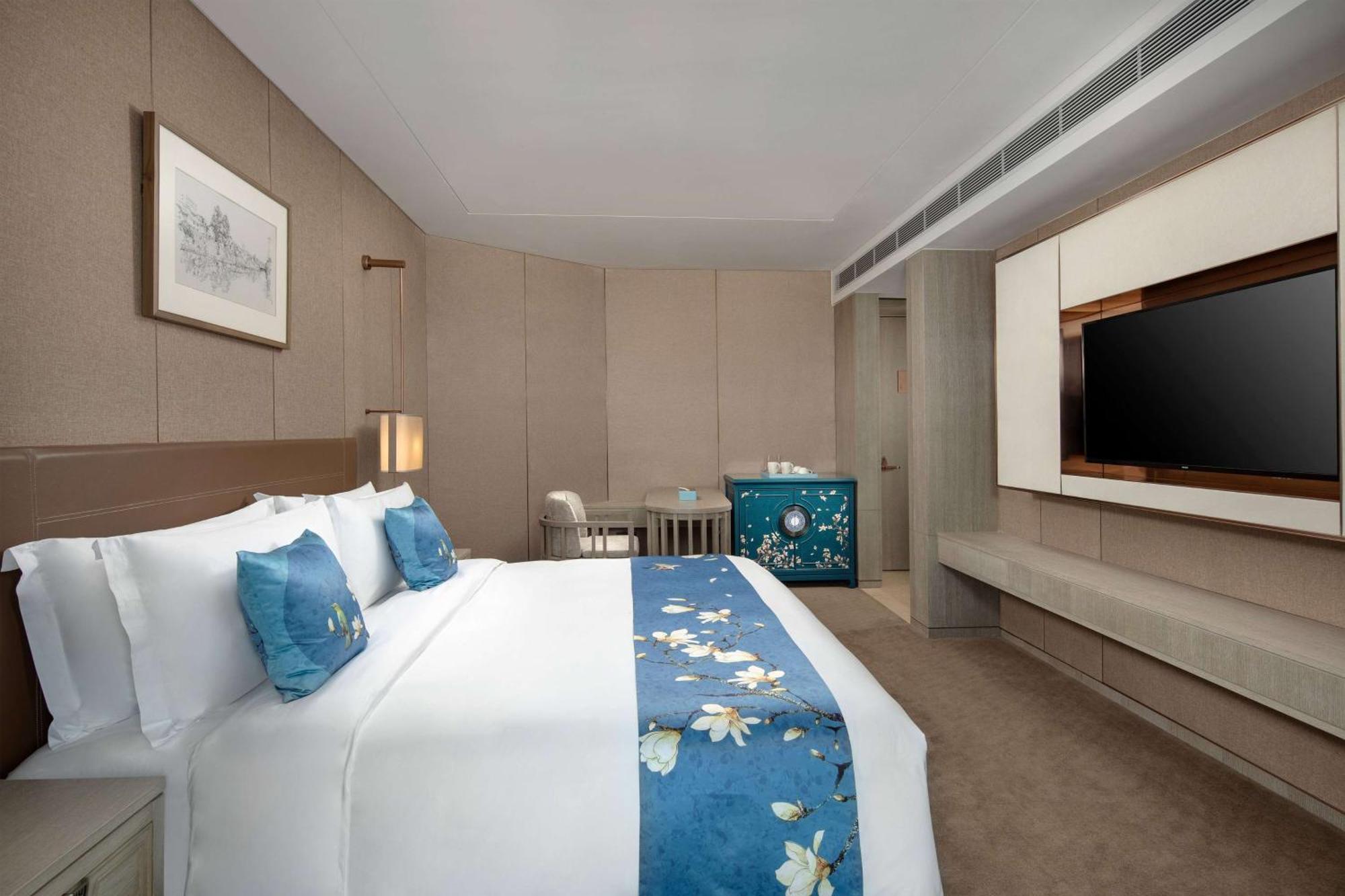 Kunming Huiyue Wyndham Hotel Bagian luar foto