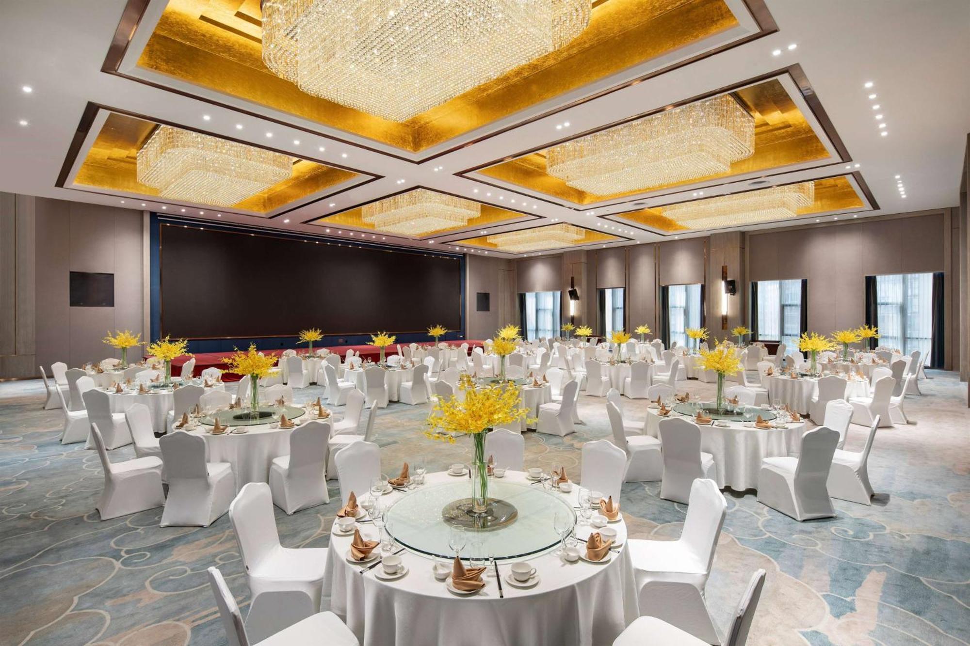 Kunming Huiyue Wyndham Hotel Bagian luar foto
