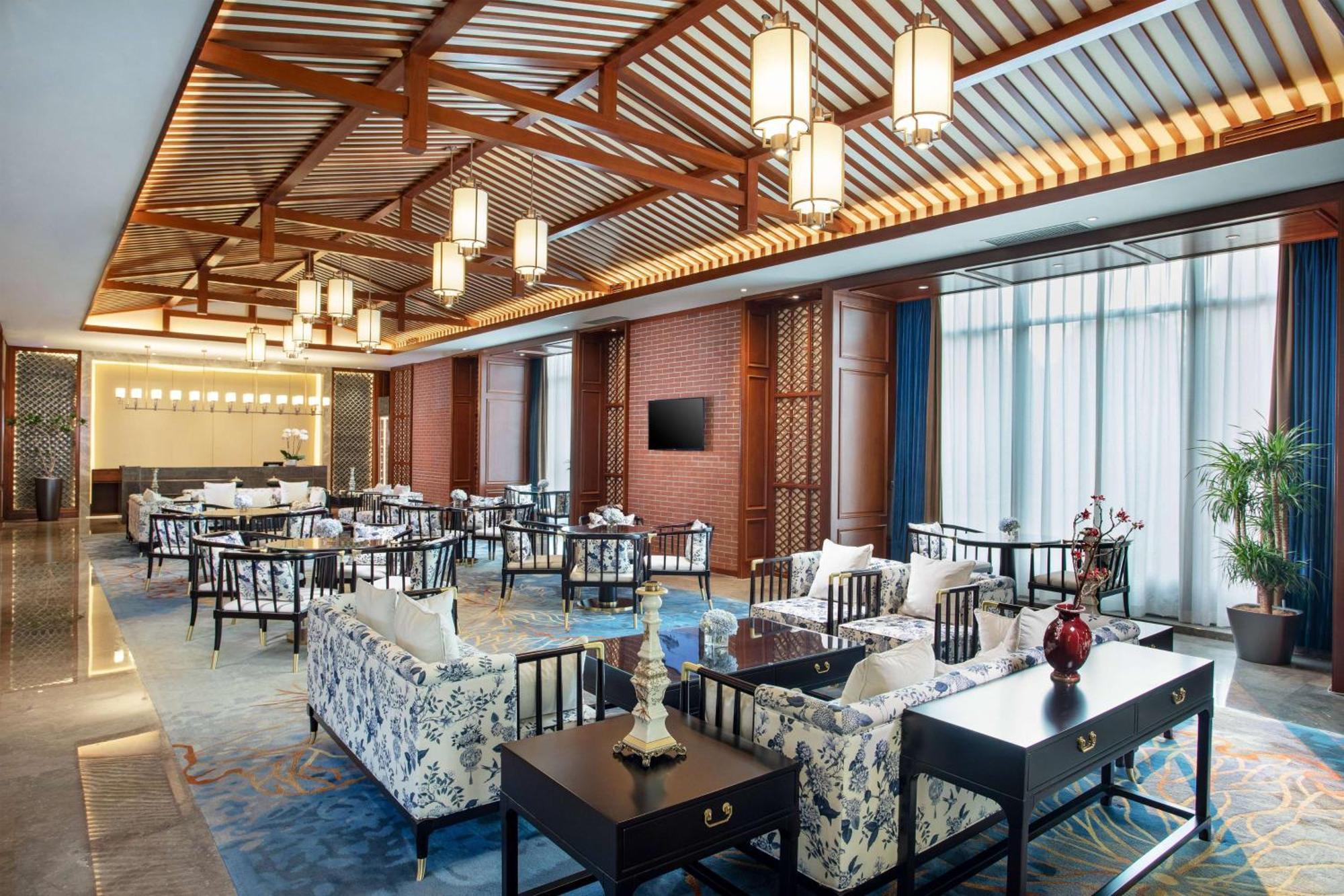 Kunming Huiyue Wyndham Hotel Bagian luar foto
