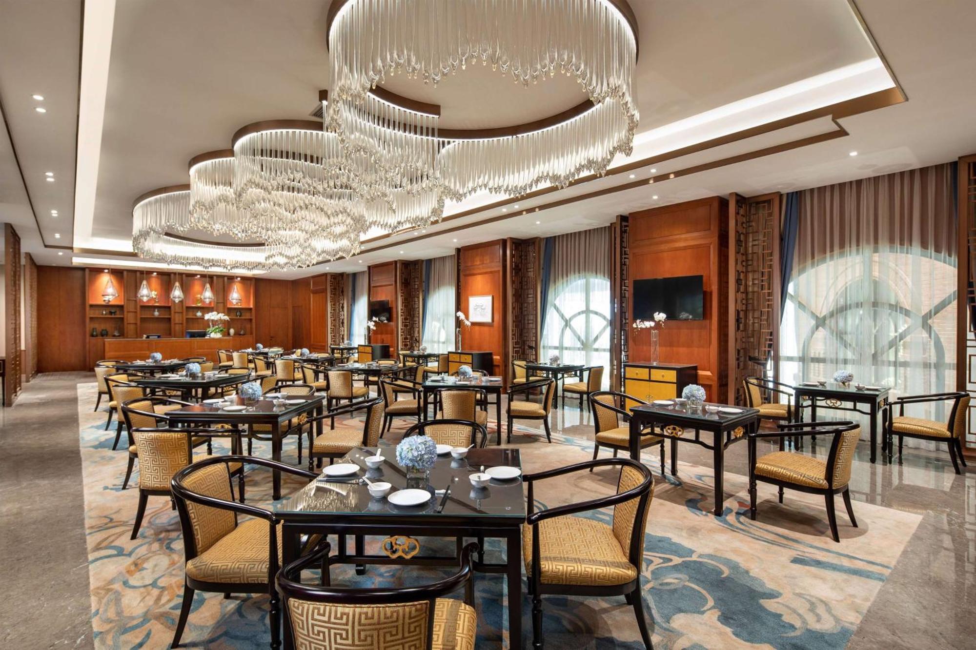 Kunming Huiyue Wyndham Hotel Bagian luar foto