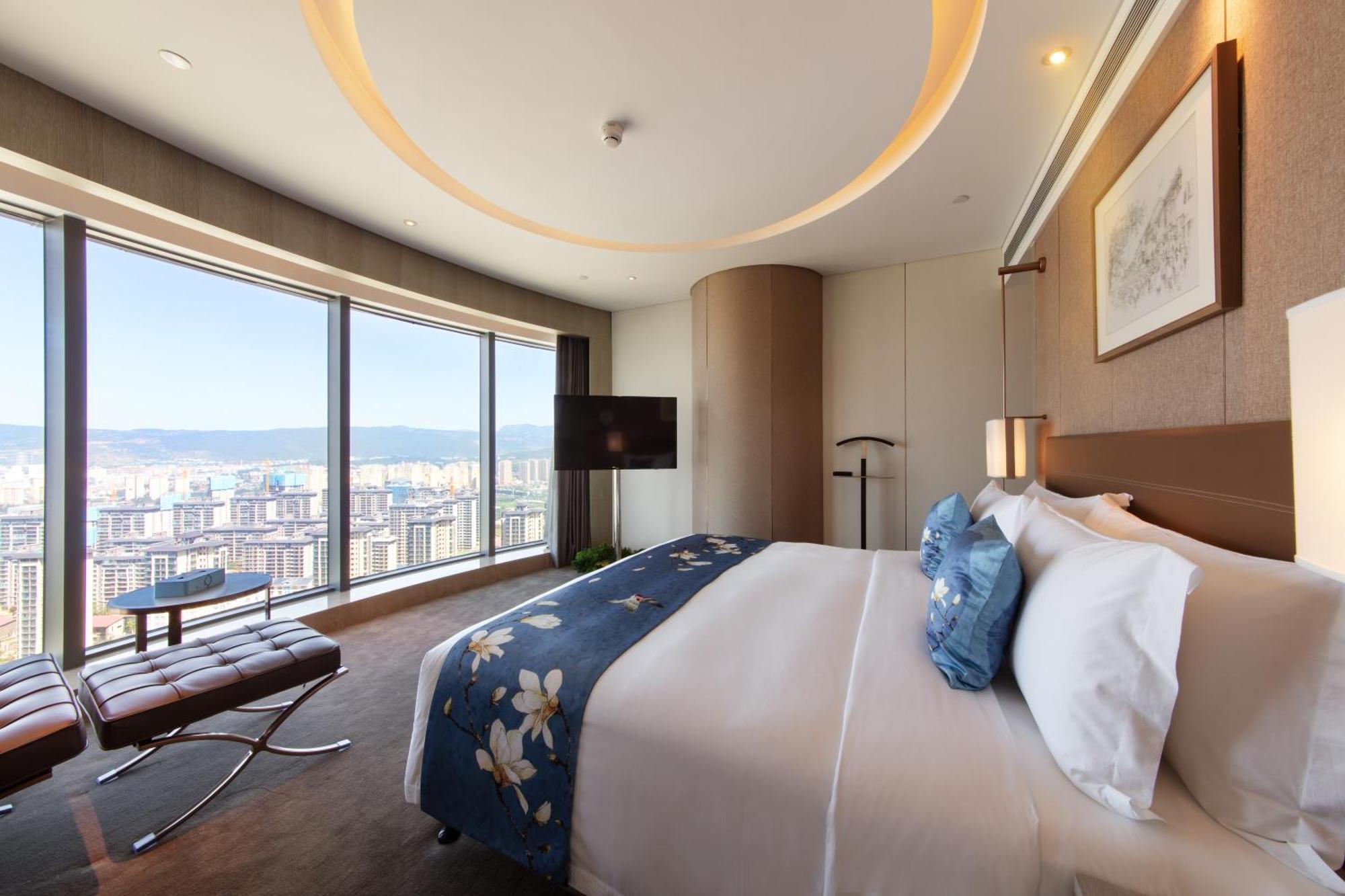 Kunming Huiyue Wyndham Hotel Bagian luar foto