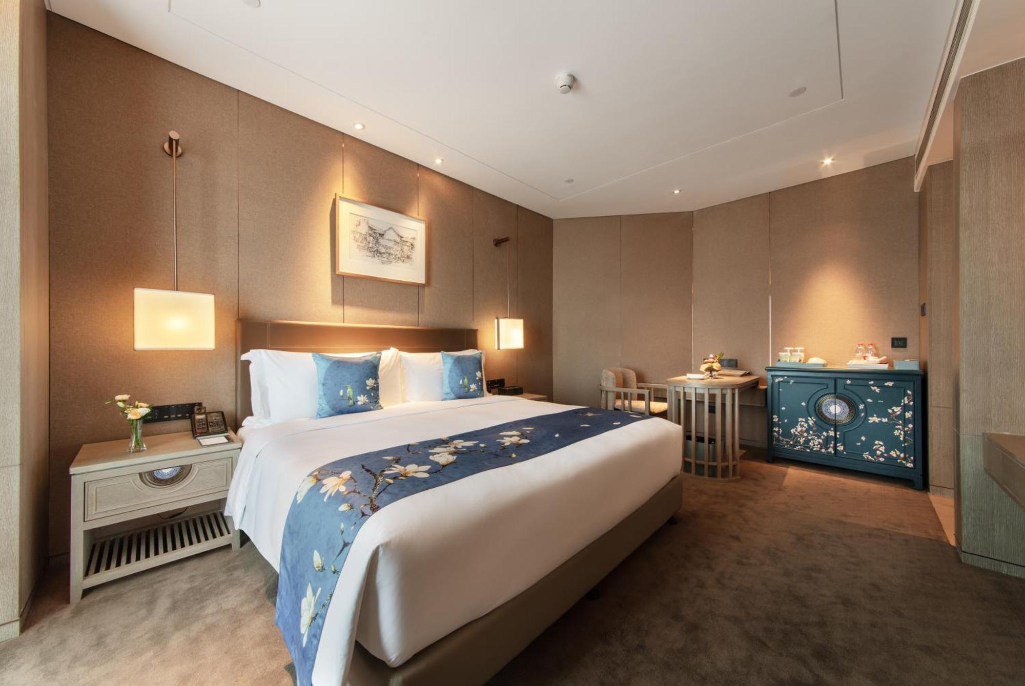 Kunming Huiyue Wyndham Hotel Bagian luar foto