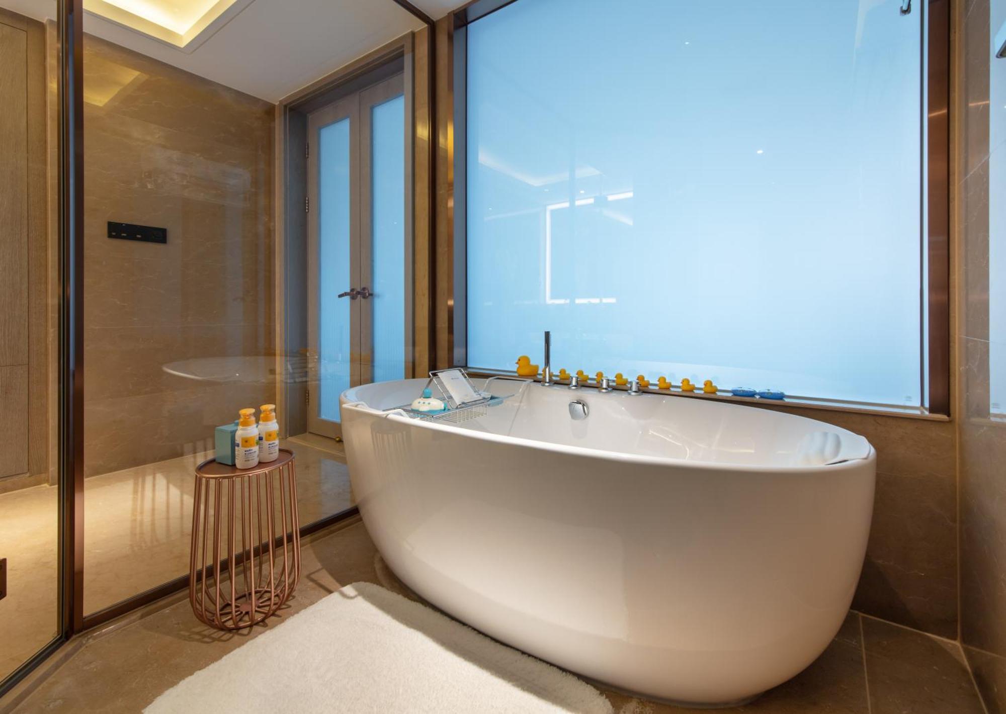 Kunming Huiyue Wyndham Hotel Bagian luar foto