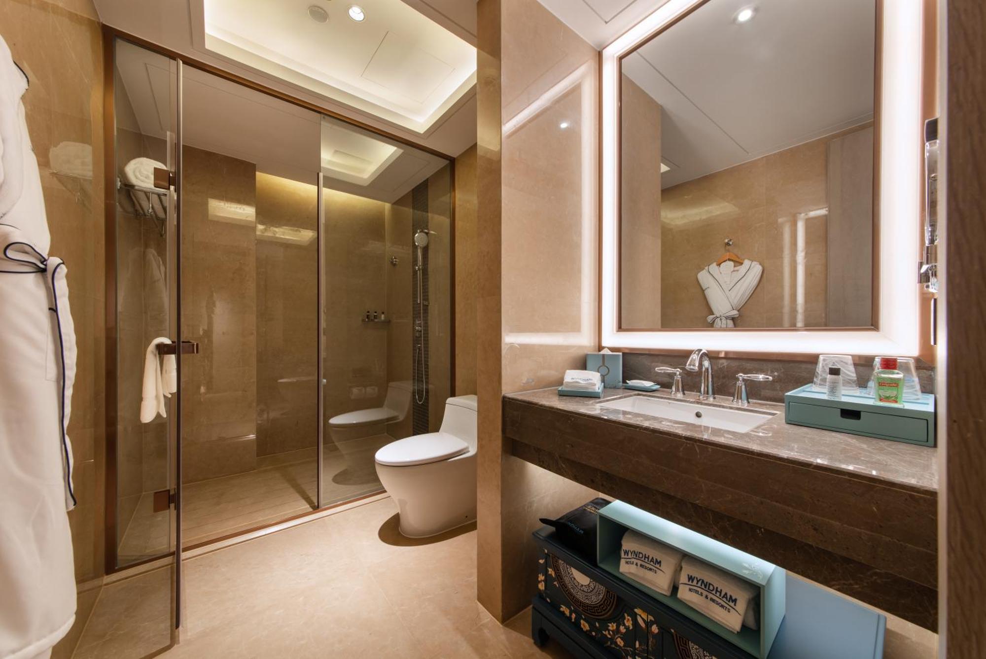 Kunming Huiyue Wyndham Hotel Bagian luar foto