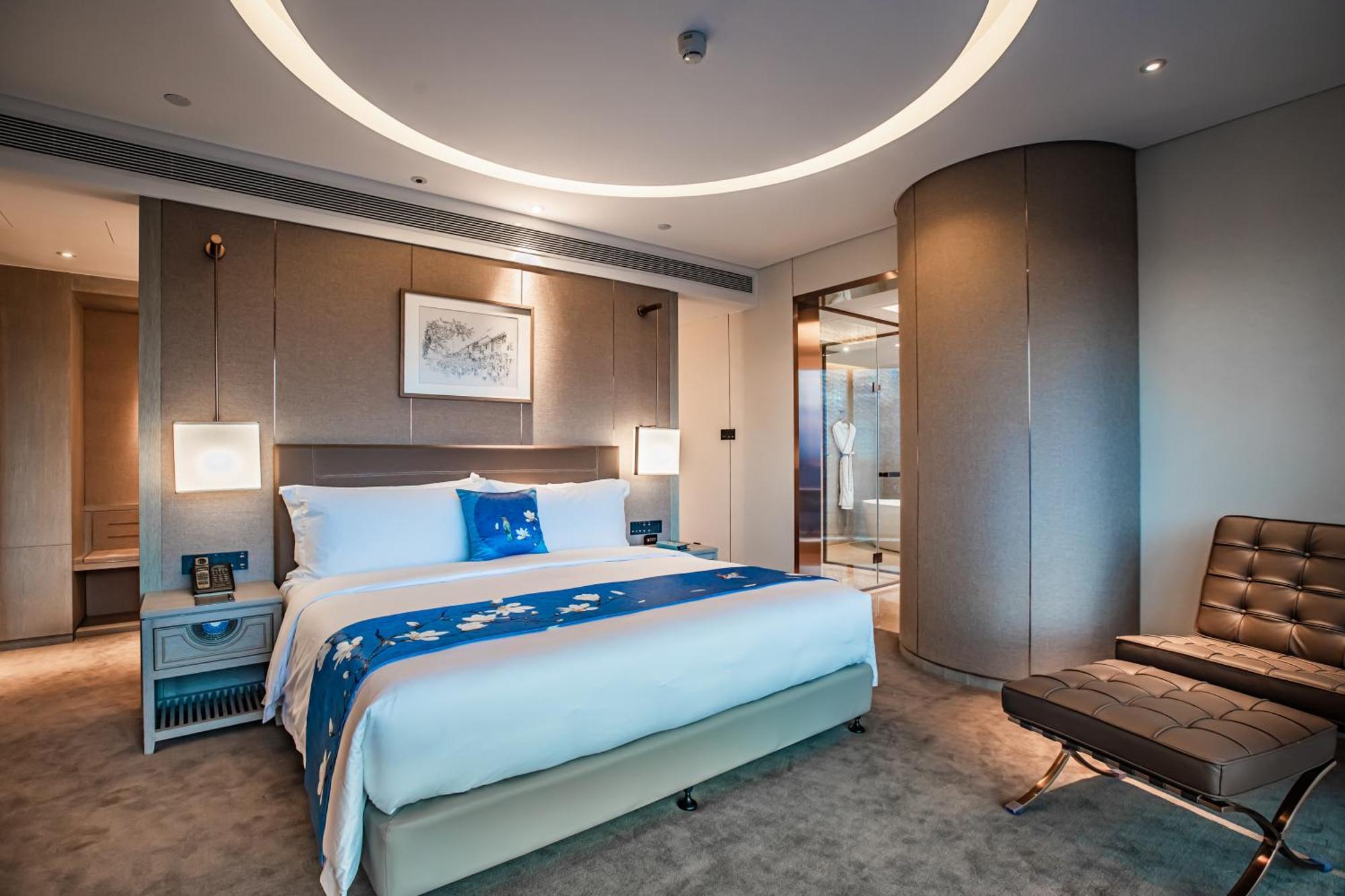 Kunming Huiyue Wyndham Hotel Bagian luar foto