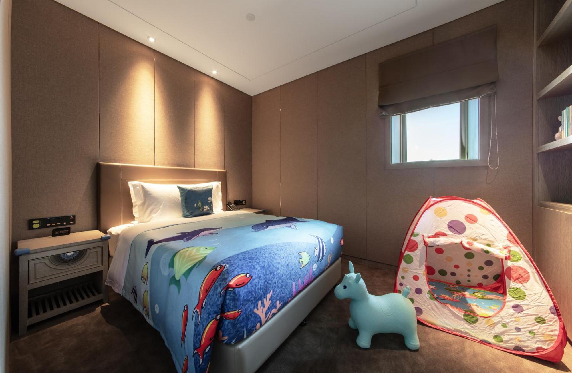 Kunming Huiyue Wyndham Hotel Bagian luar foto