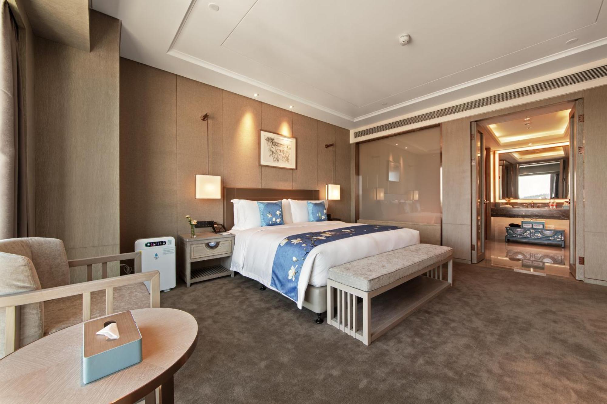 Kunming Huiyue Wyndham Hotel Bagian luar foto