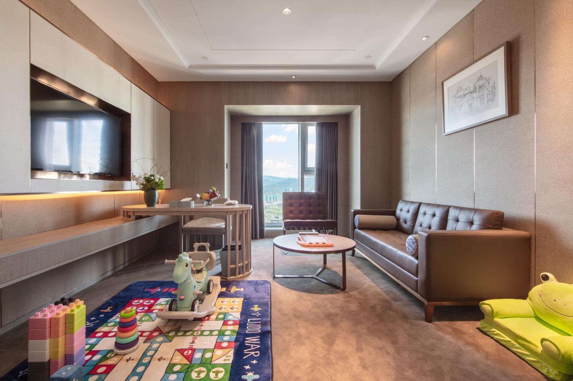 Kunming Huiyue Wyndham Hotel Bagian luar foto